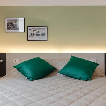 La Piazza 3*