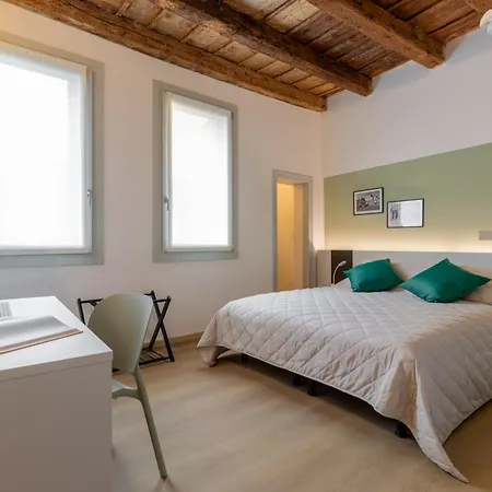 Casa de hóspedes La Piazza 3*