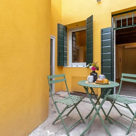 Casa de hóspedes La Piazza 3*